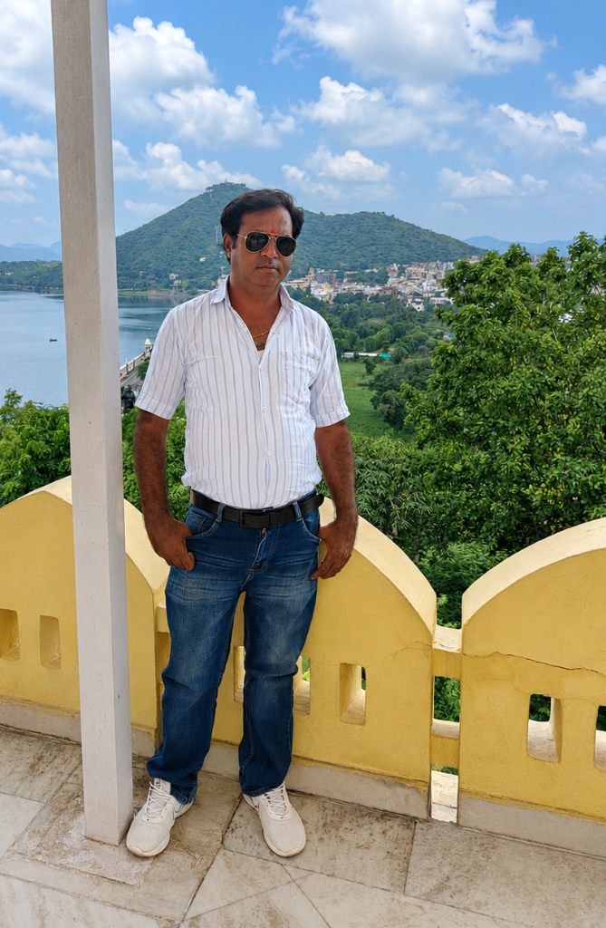Sunil Kalra best private tour guide in Udaipur Rajasthan